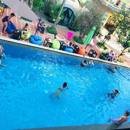 White Rabbit Hostel เสียมราฐ ภายนอก รูปภาพ