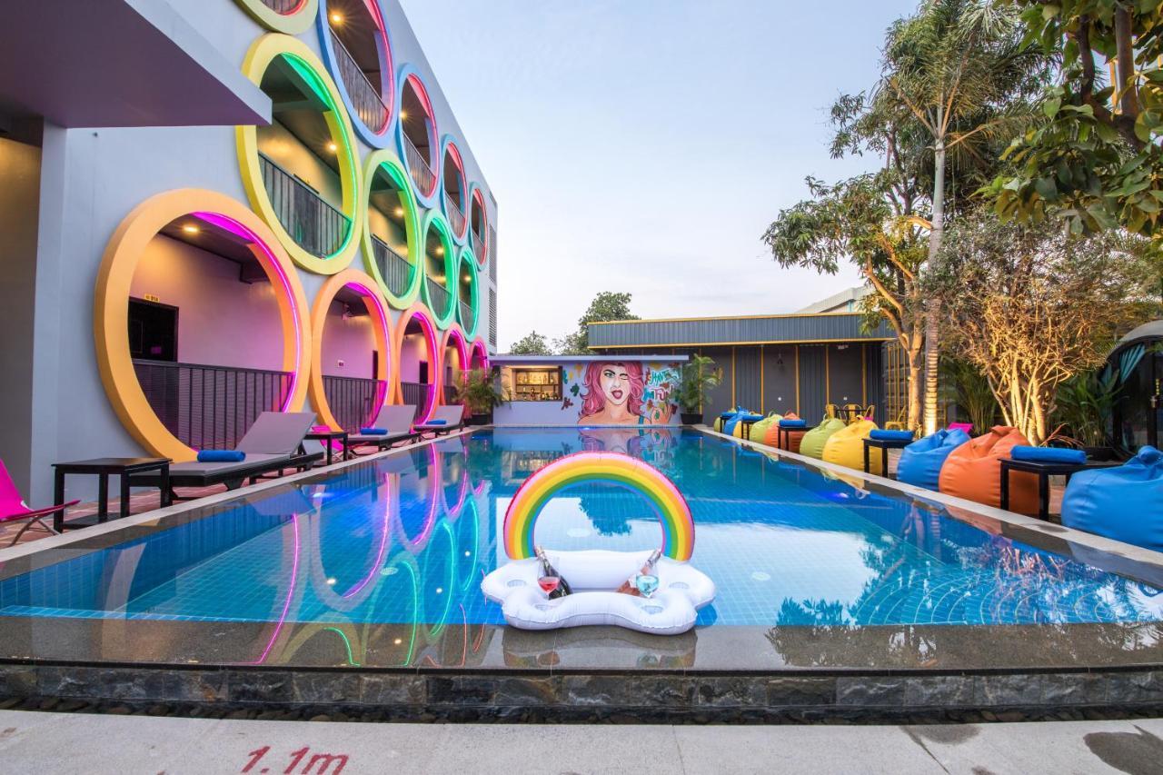 White Rabbit Hostel เสียมราฐ ภายนอก รูปภาพ