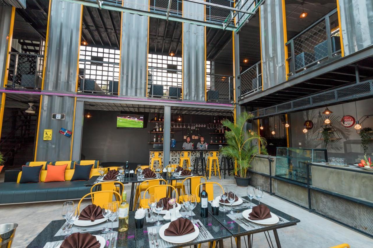 White Rabbit Hostel เสียมราฐ ภายนอก รูปภาพ