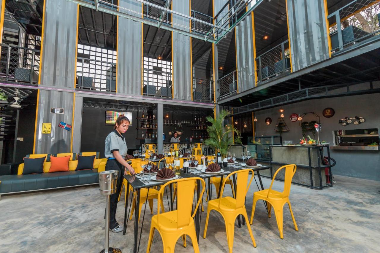 White Rabbit Hostel เสียมราฐ ภายนอก รูปภาพ