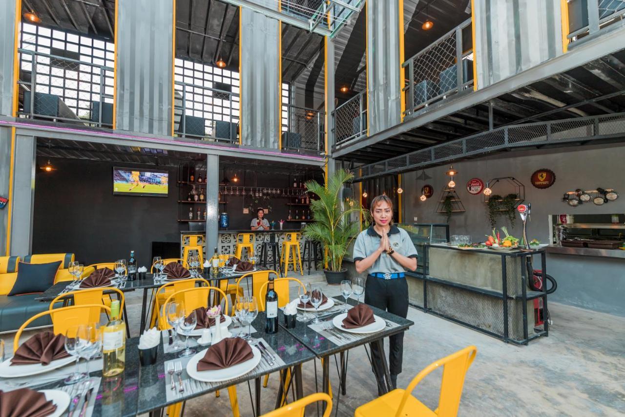 White Rabbit Hostel เสียมราฐ ภายนอก รูปภาพ