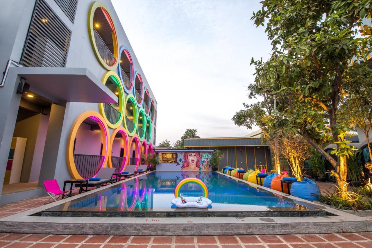 White Rabbit Hostel เสียมราฐ ภายนอก รูปภาพ