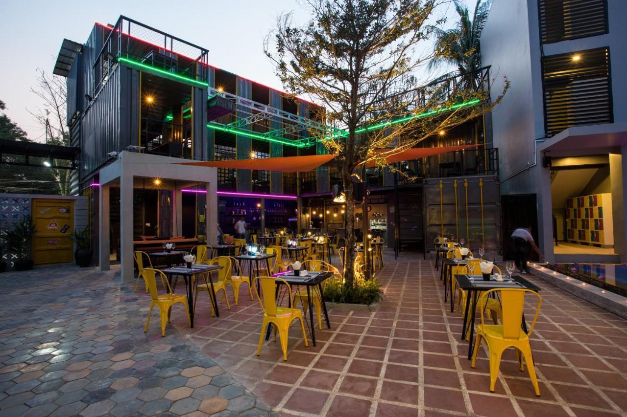 White Rabbit Hostel เสียมราฐ ภายนอก รูปภาพ