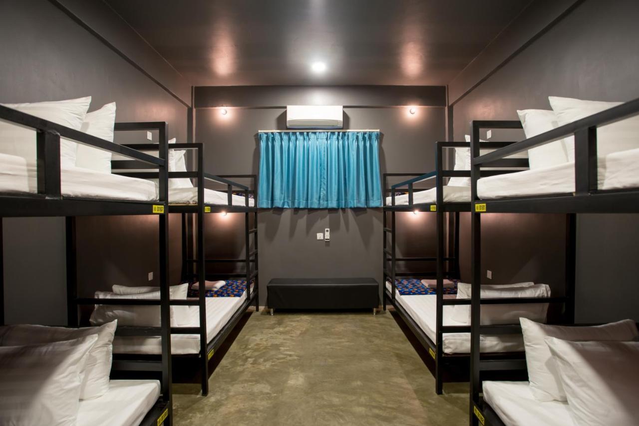 White Rabbit Hostel เสียมราฐ ภายนอก รูปภาพ